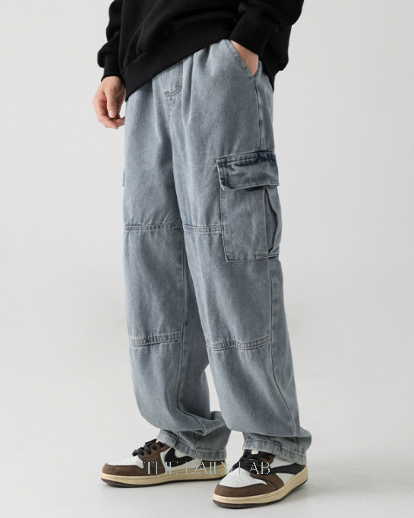 Cargo Pocket Straight-Leg Jeans in Blue