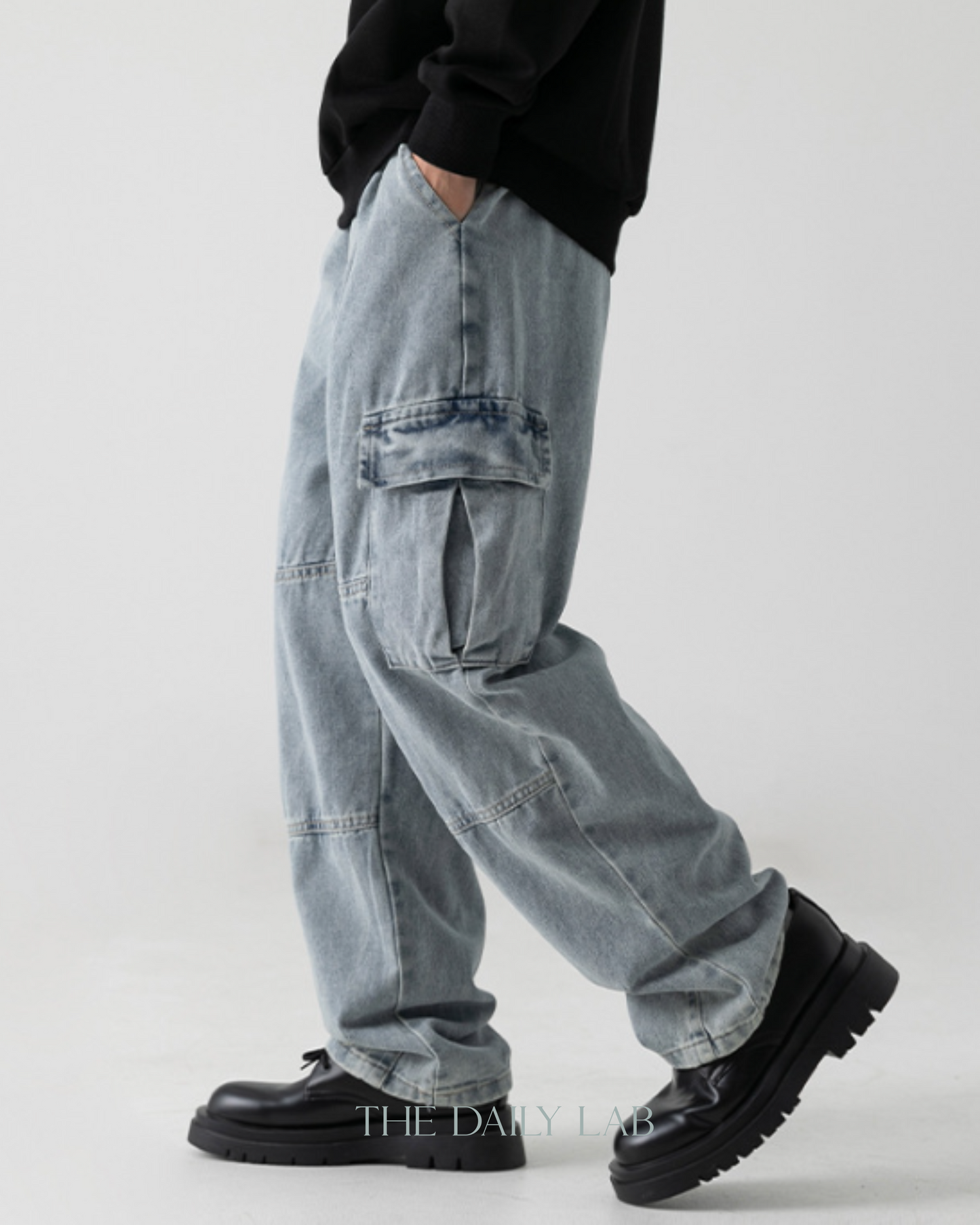 Cargo Pocket Straight-Leg Jeans in Blue