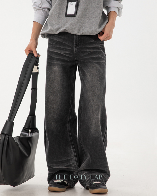 whisker washed distressed jeans In Black