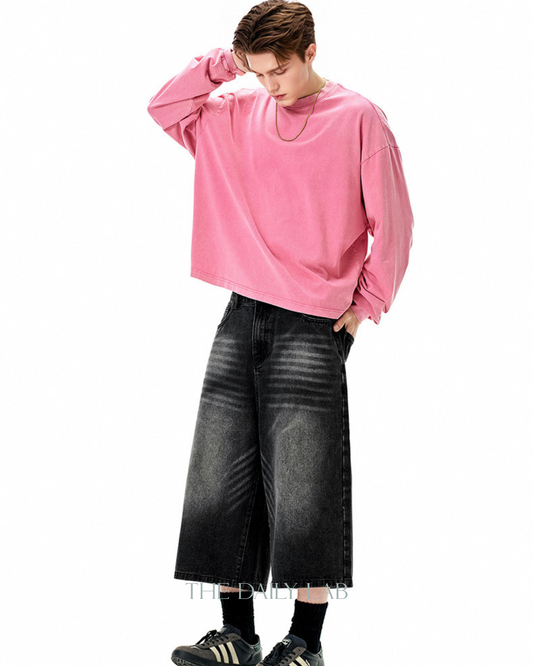 Distressed Cropped Denim Pants in Black
