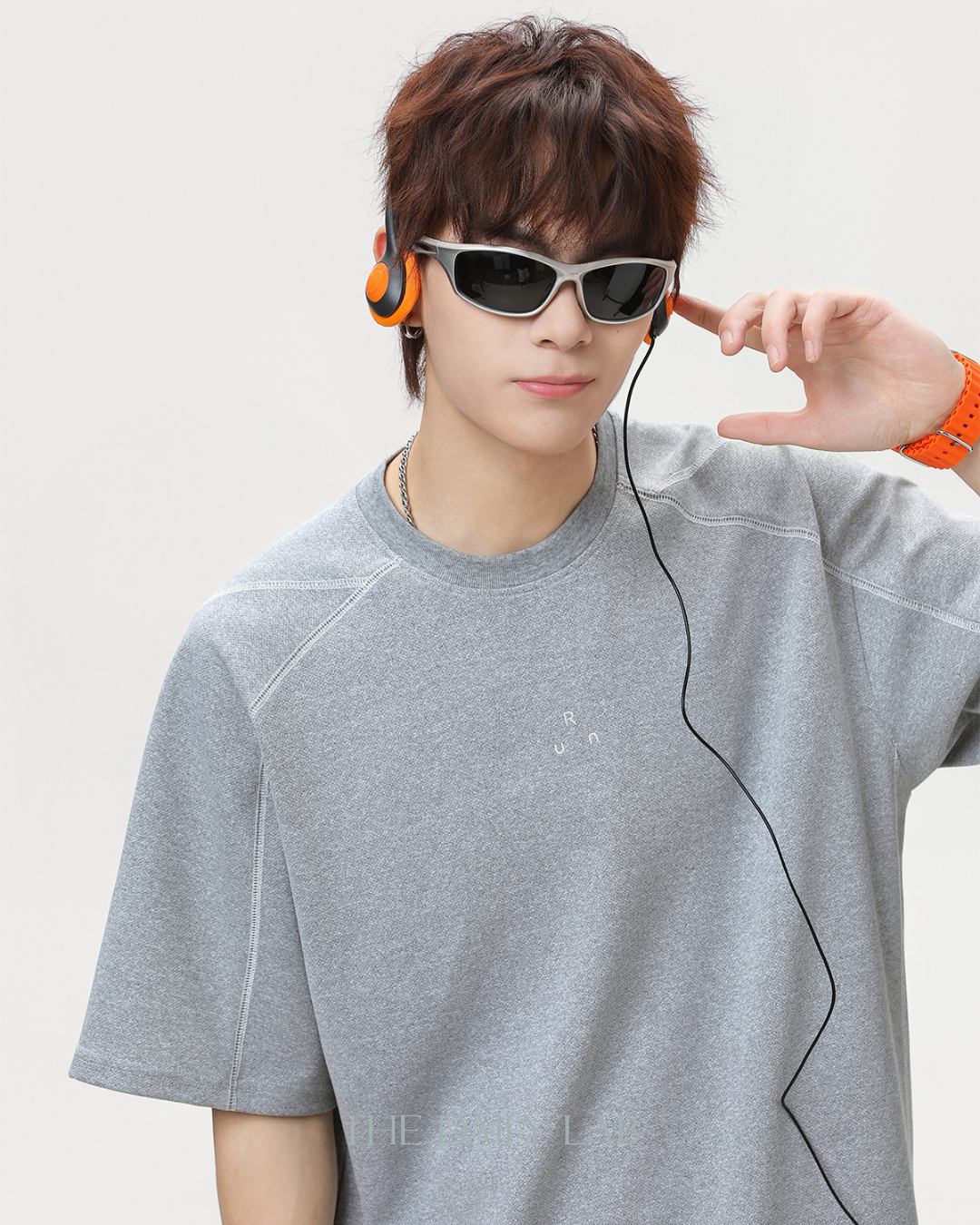 Sporty Colorblock Graphic Tee in Grey