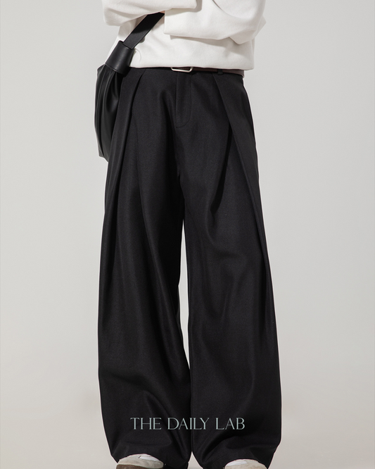 Cross-pleated design drapey casual dress pants In Black