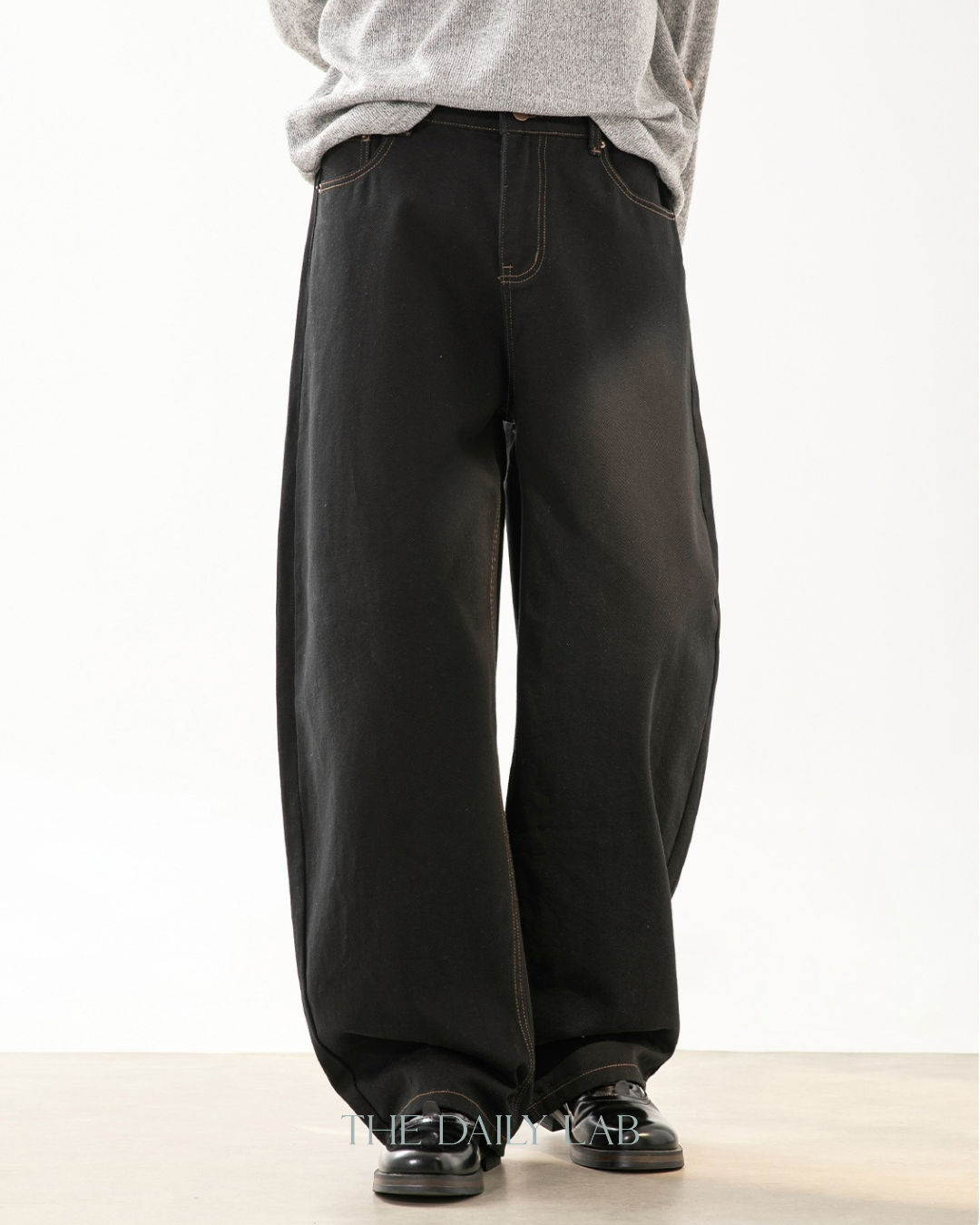 Barrel Leg Casual Pants in Black