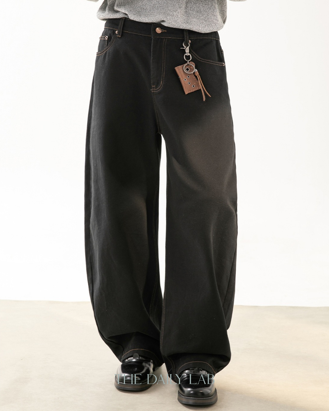 Barrel Leg Casual Pants in Black