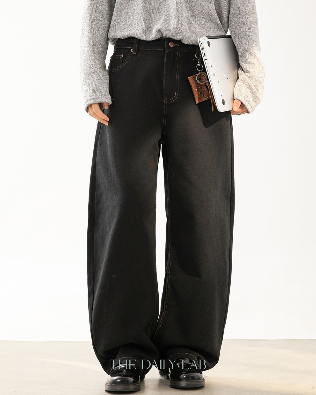 Barrel Leg Casual Pants in Black