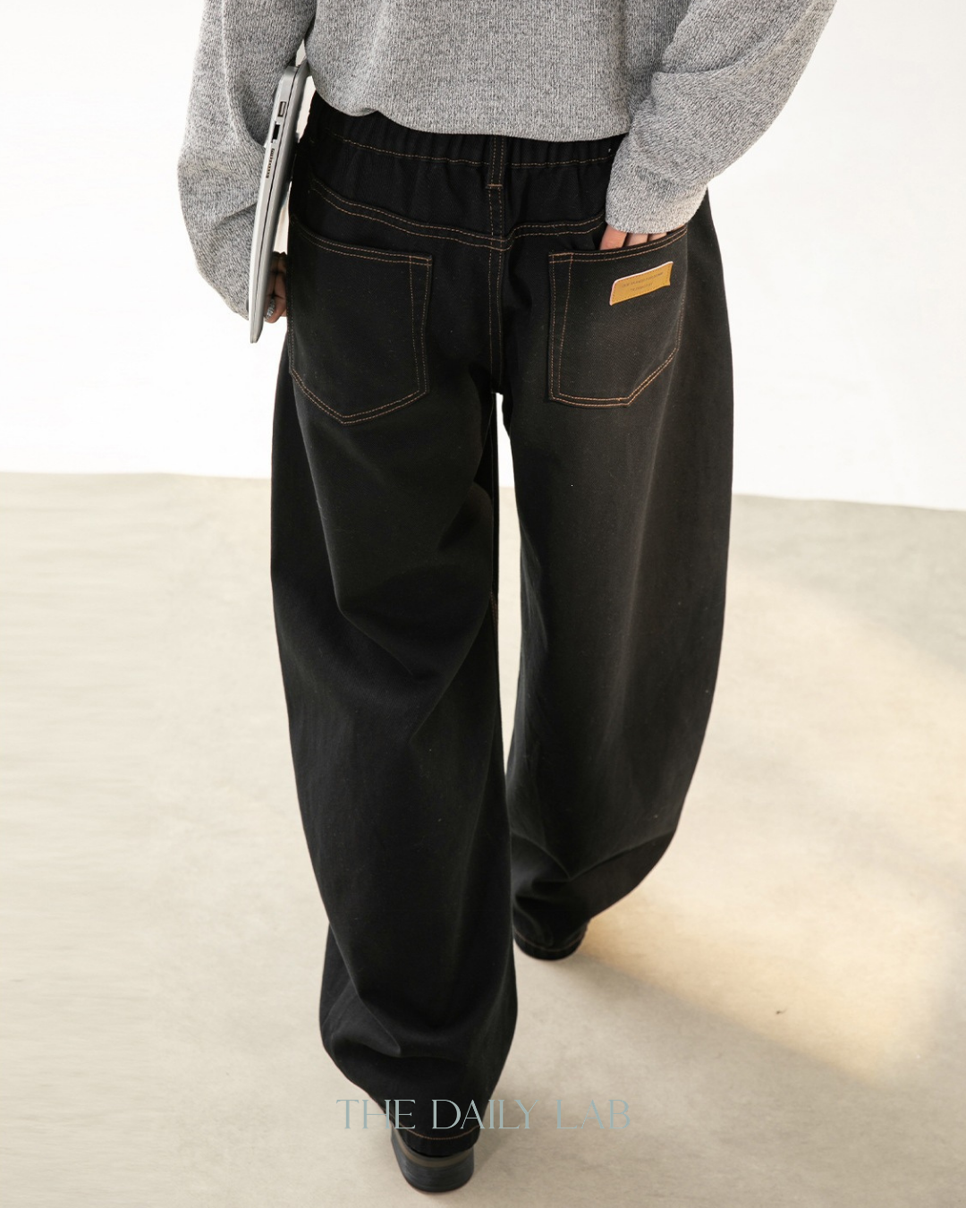 Barrel Leg Casual Pants in Black