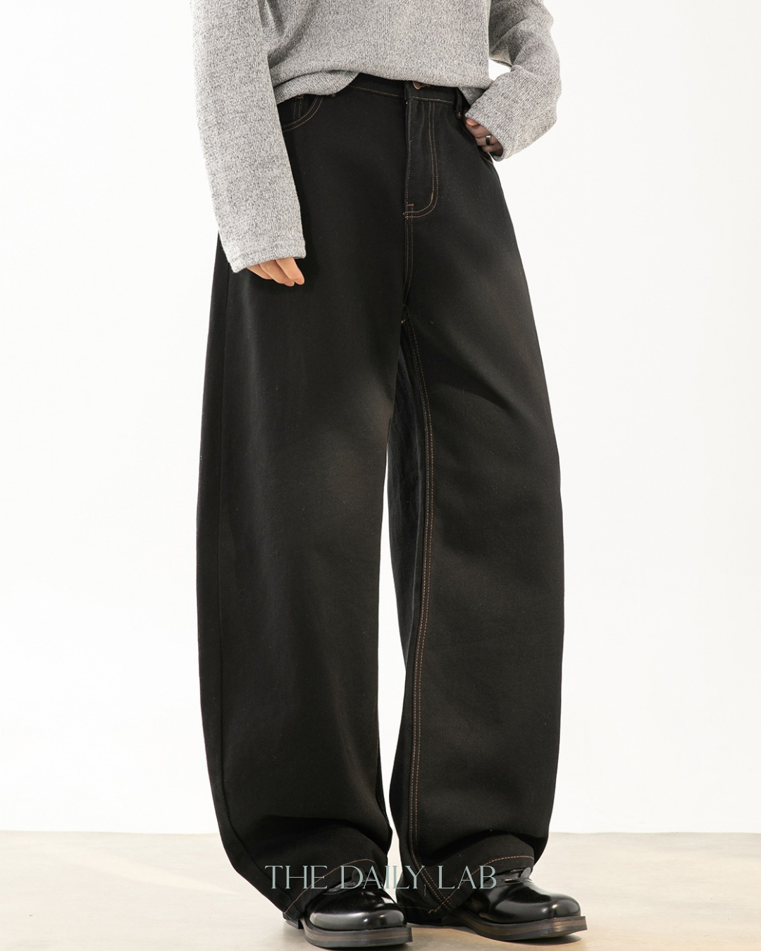 Barrel Leg Casual Pants in Black