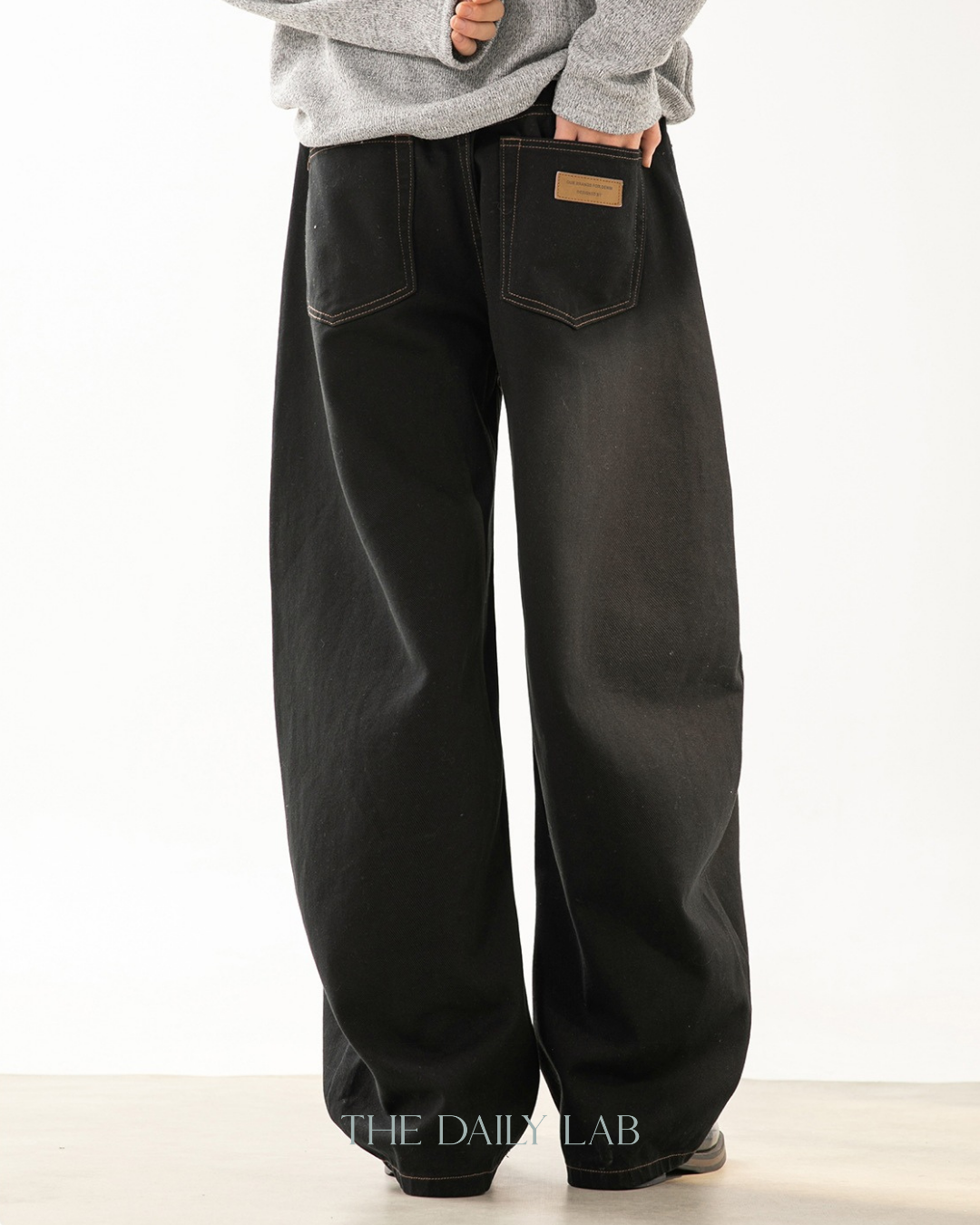 Barrel Leg Casual Pants in Black