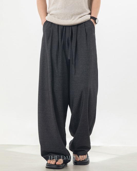 Refined Pleat Trousers in Black