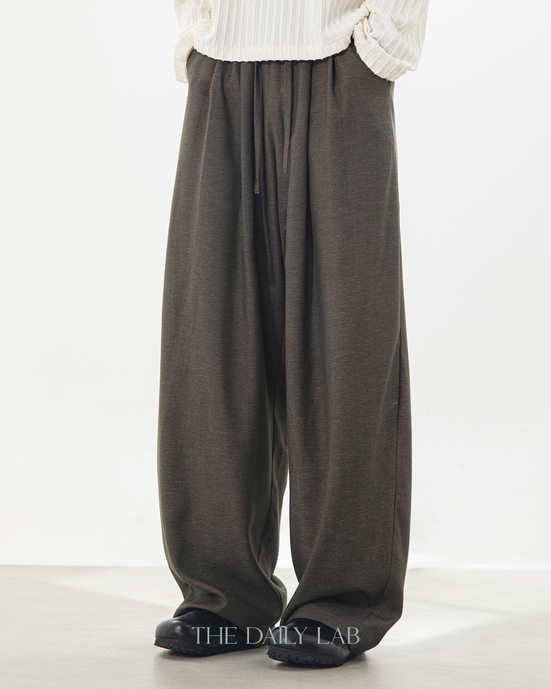 Refined Pleat Trousers in Brown