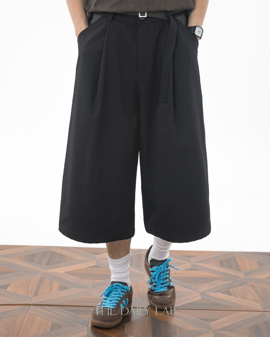 Vintage Wide-Leg Cropped Pants in Black