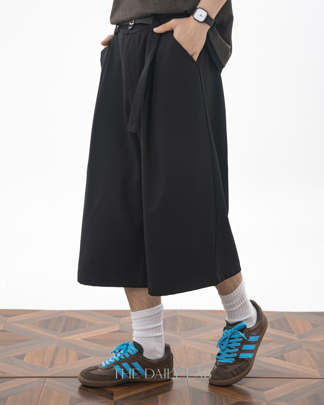 Vintage Wide-Leg Cropped Pants in Black