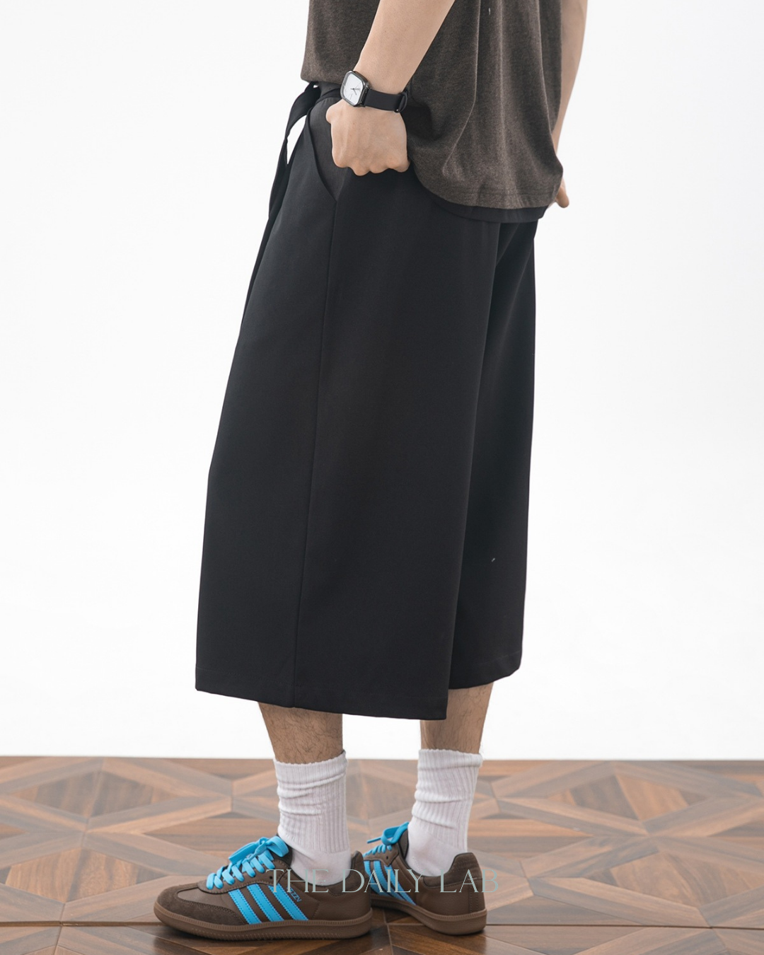 Vintage Wide-Leg Cropped Pants in Black