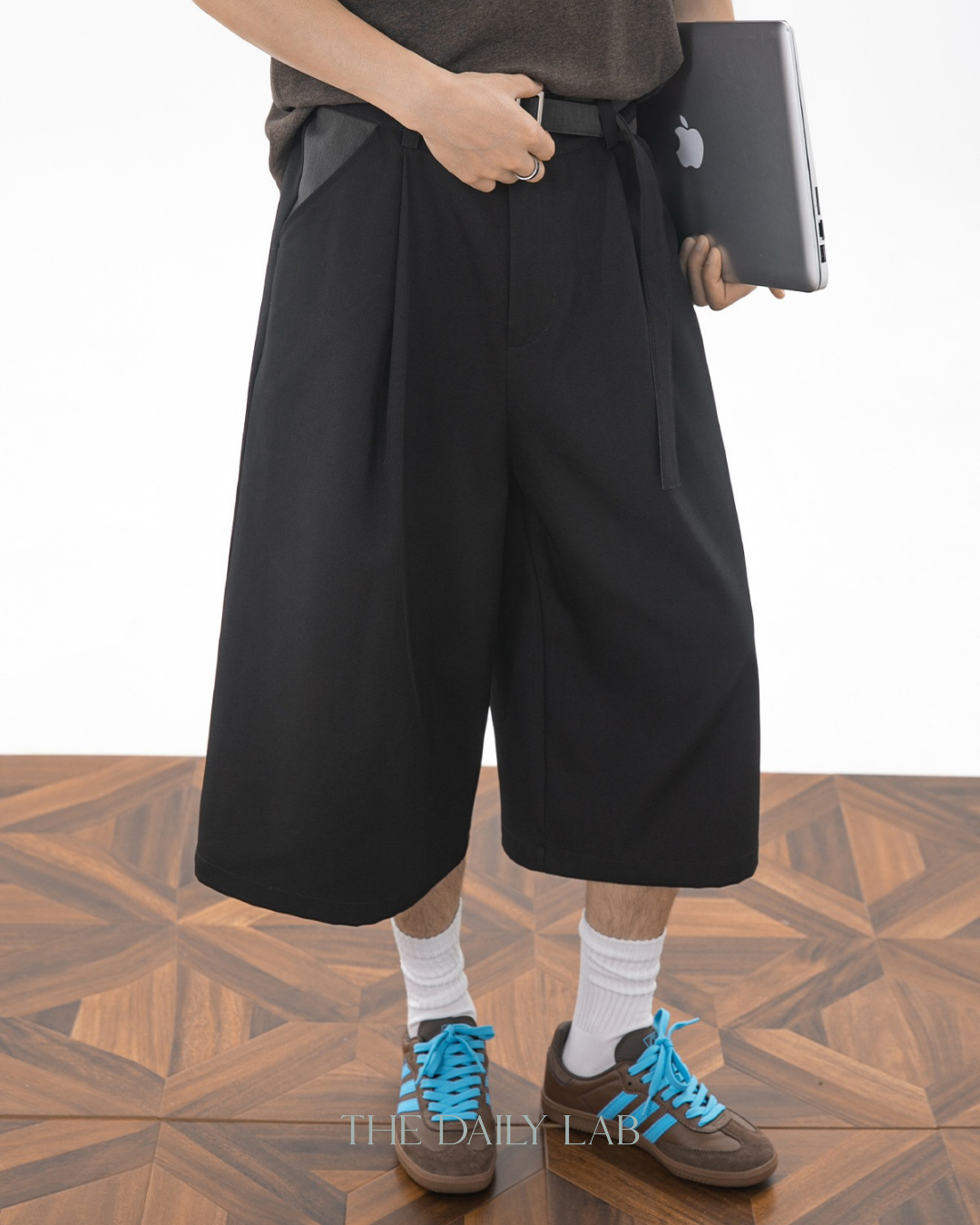 Vintage Wide-Leg Cropped Pants in Black