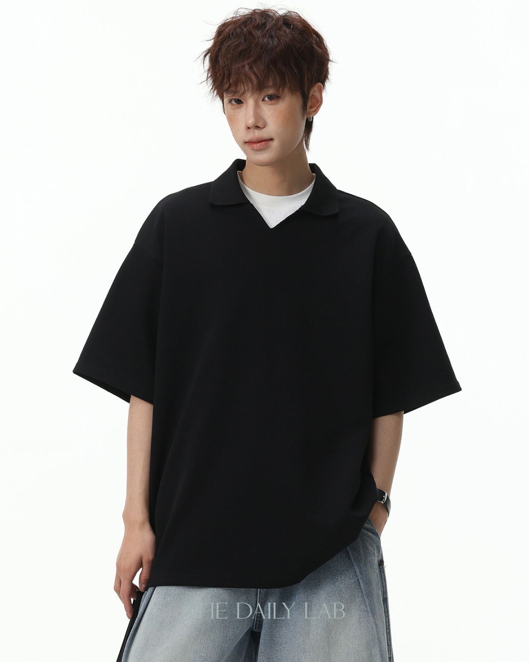 Estate V Polo Tee in Black