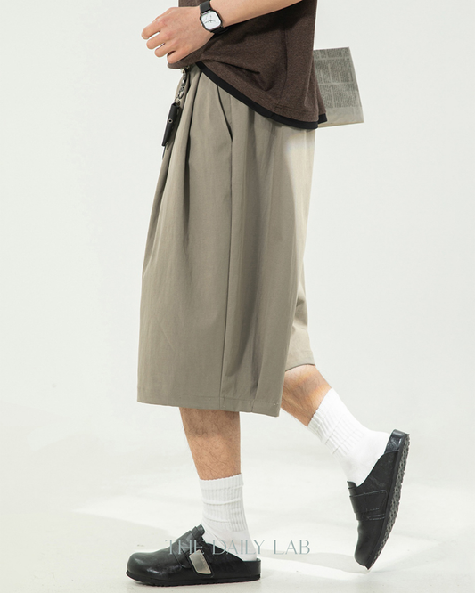 Balance Pleat Shorts in Khaki