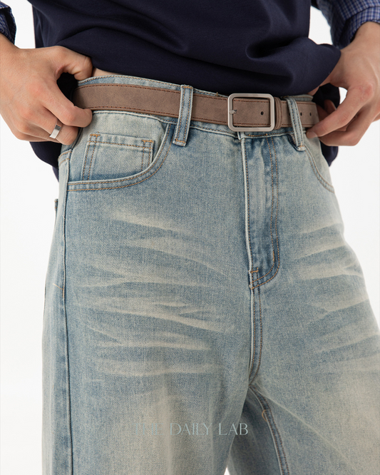 whisker washed distressed jeans In Blue