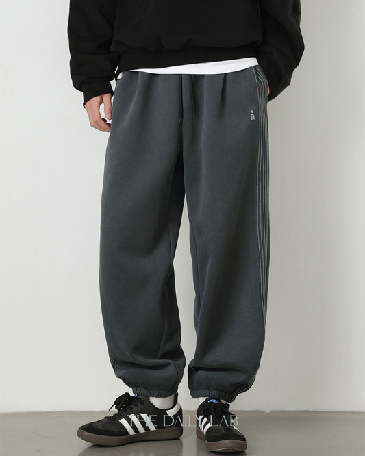 Track Outline Pants in Dark Grey