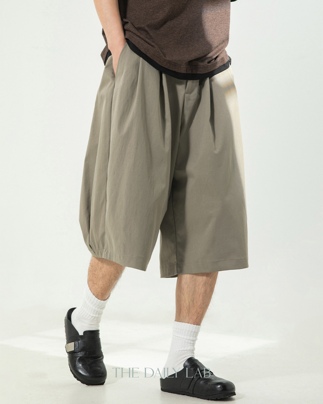 Balance Pleat Shorts in Khaki