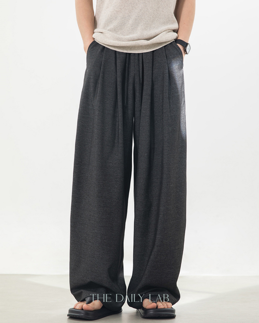 Refined Pleat Trousers in Black