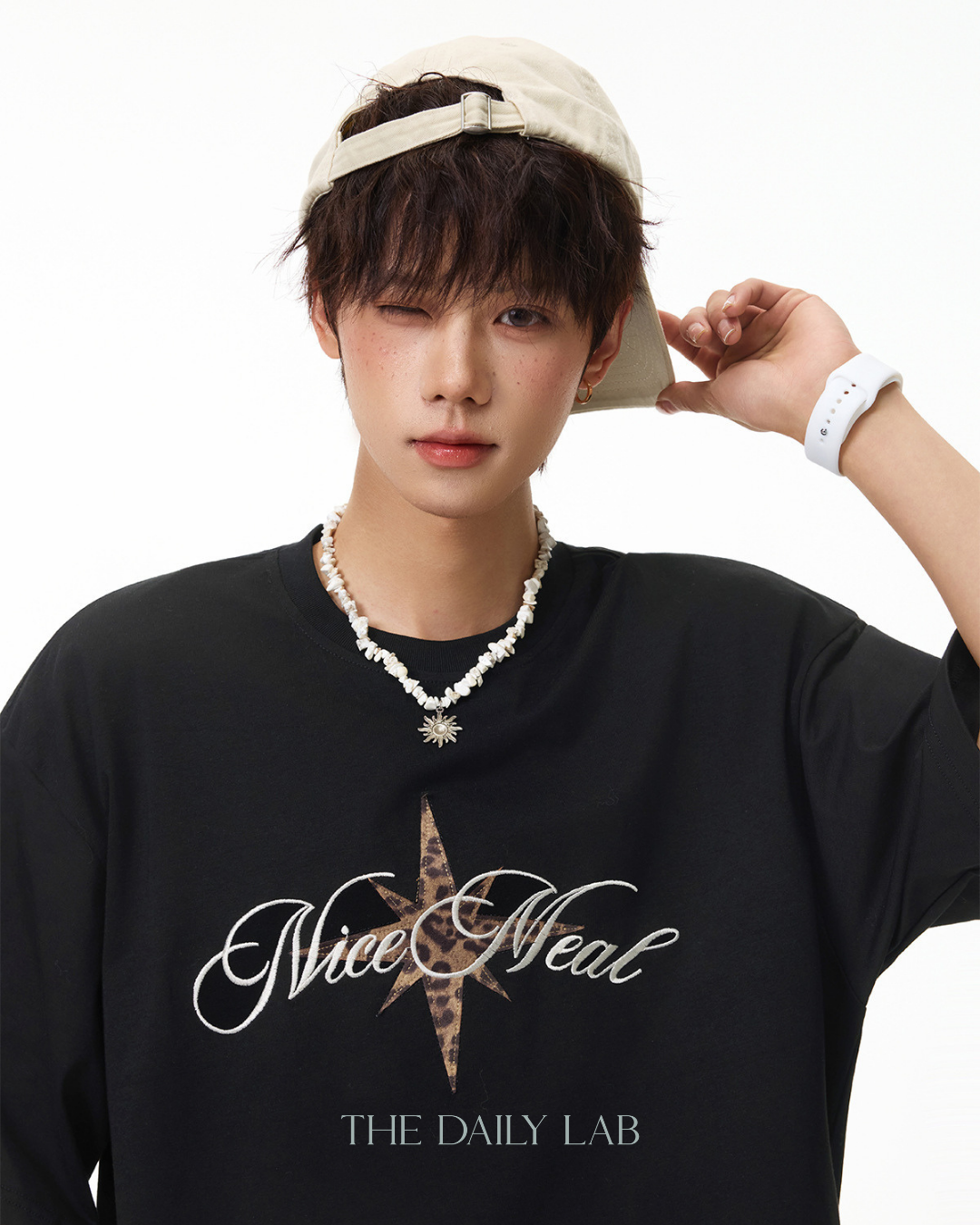 Vintage Star Graphic Tee in Black