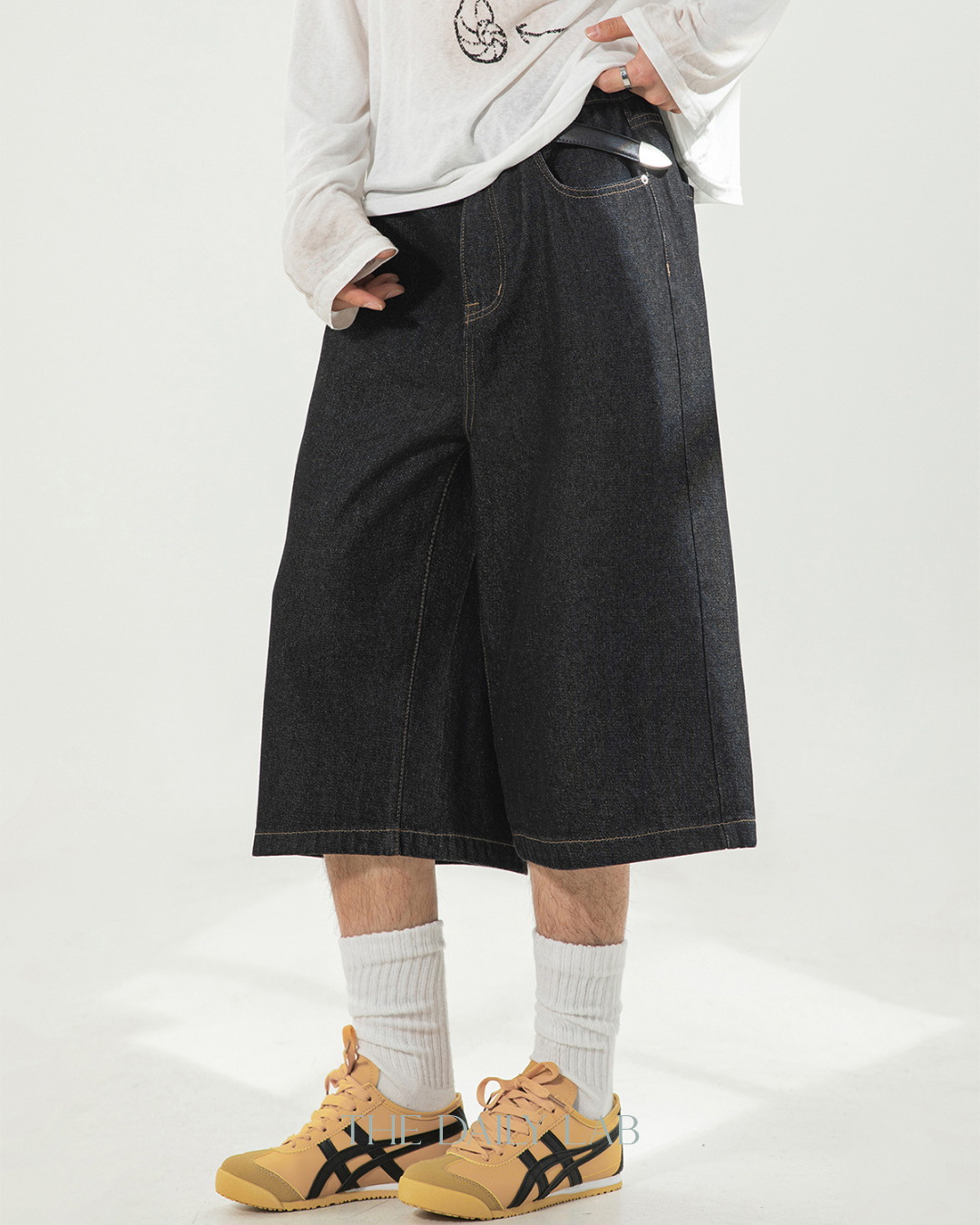 City Street Cropped Denim in Black