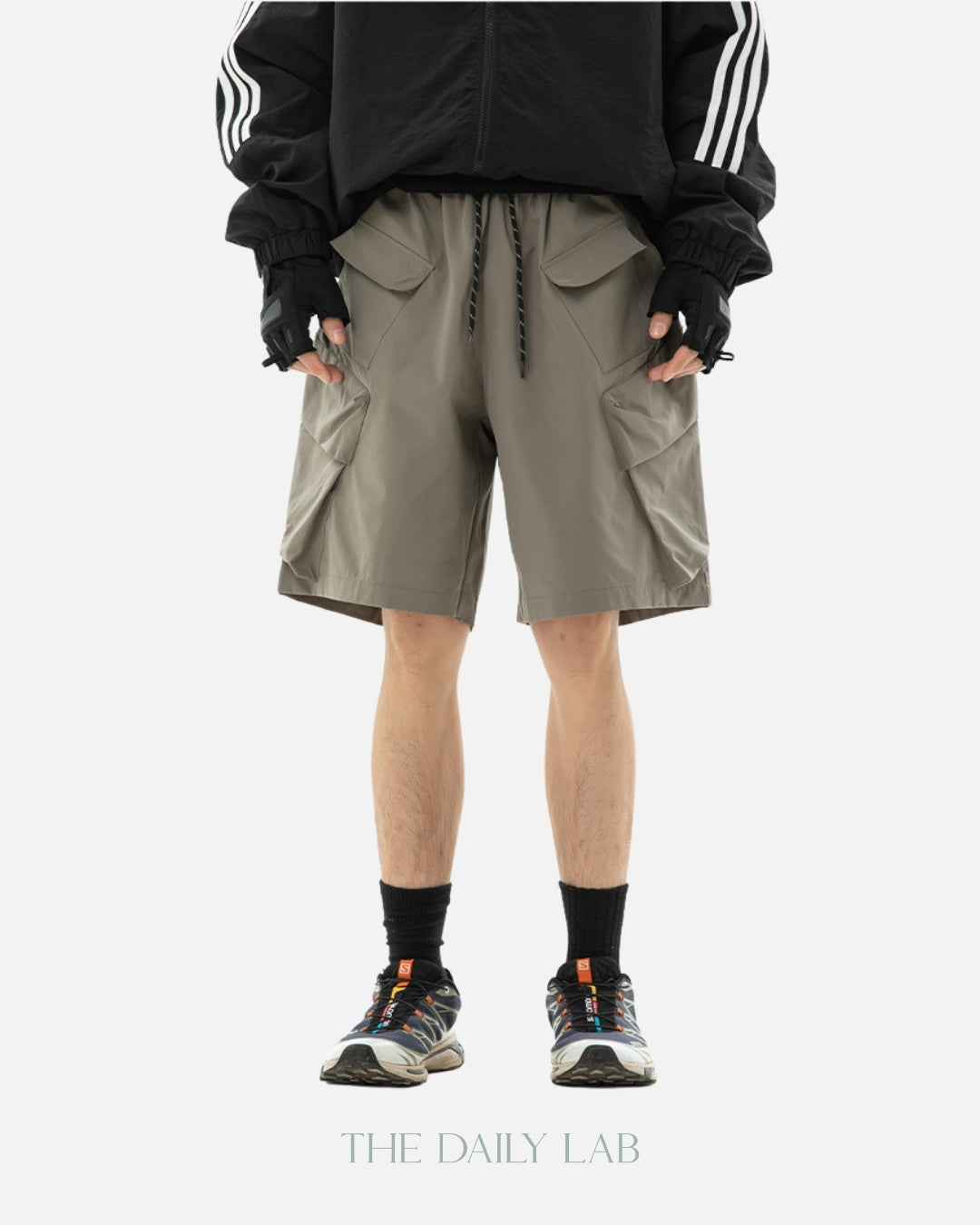 Explorer Cargo Shorts in Khaki