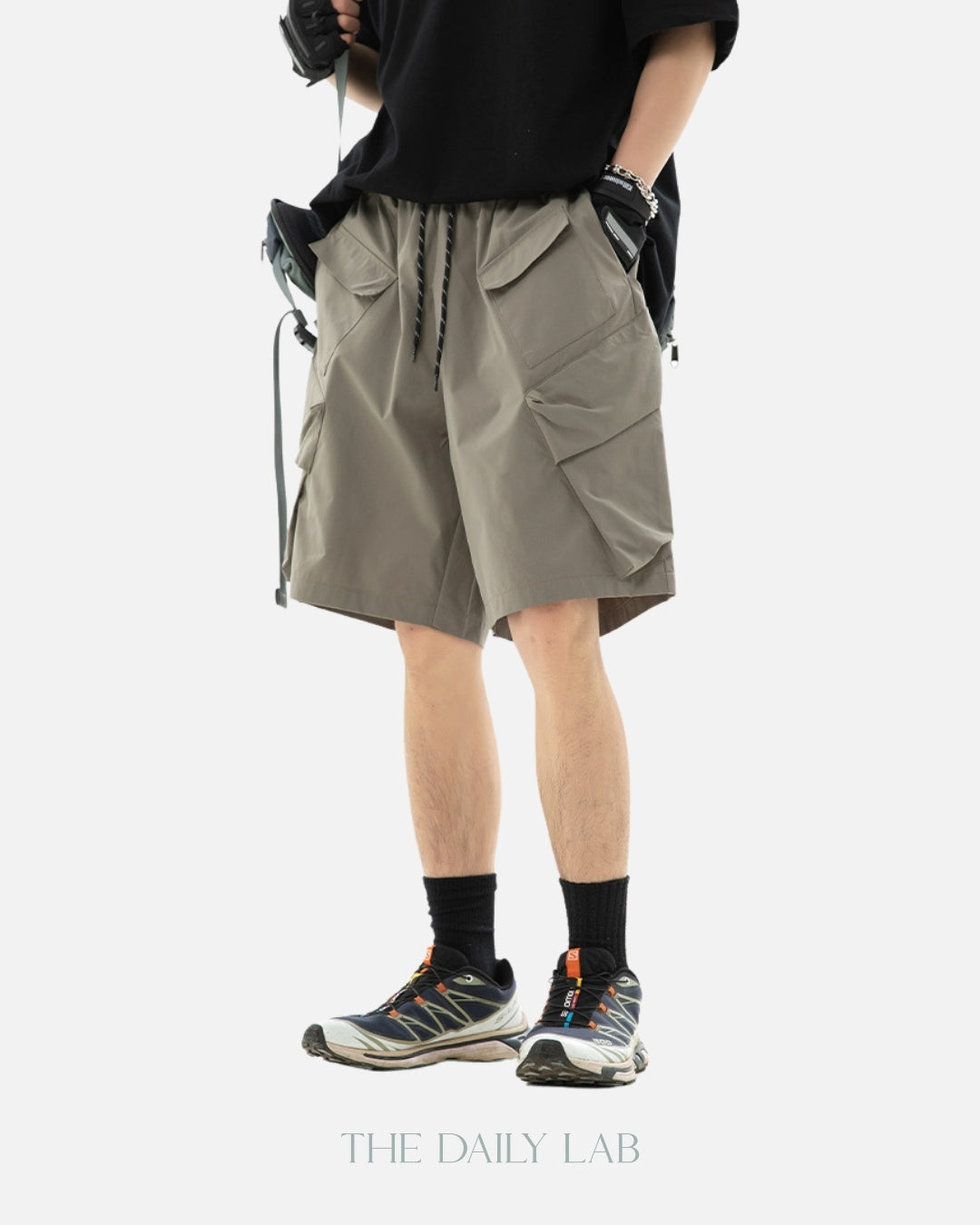 Explorer Cargo Shorts in Khaki