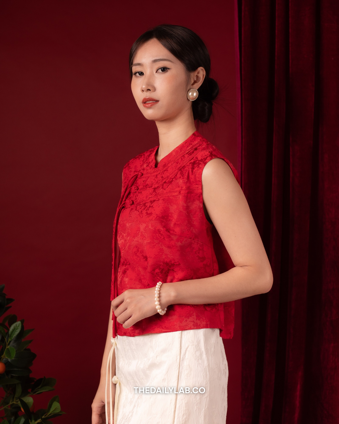 Heritage Knot Tang Vest in Red