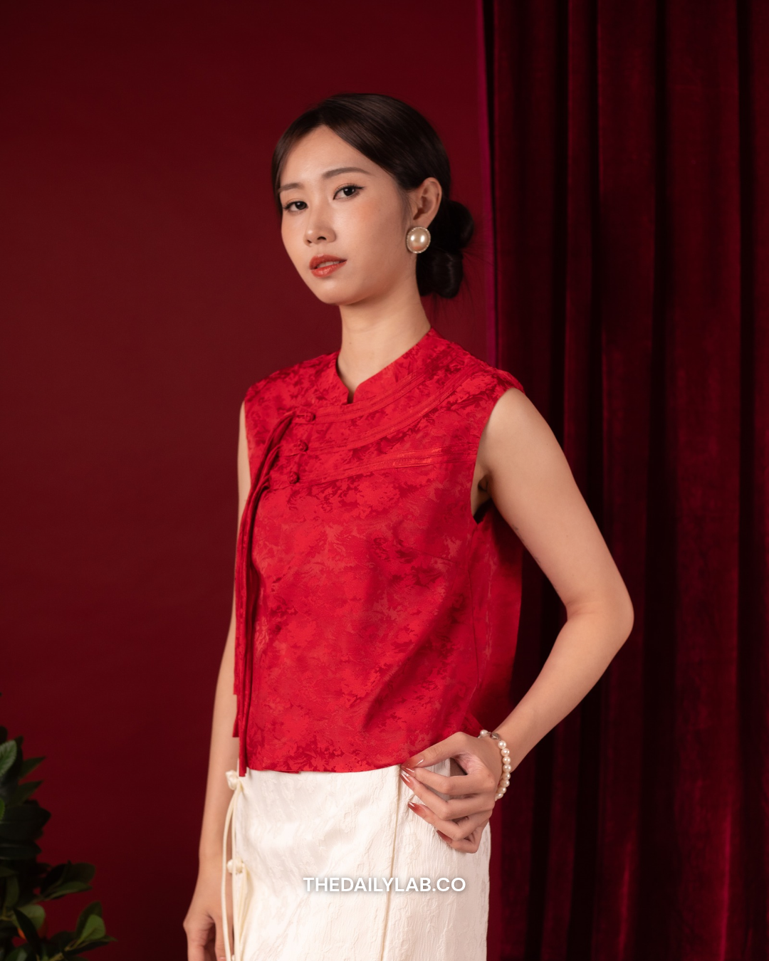 Heritage Knot Tang Vest in Red
