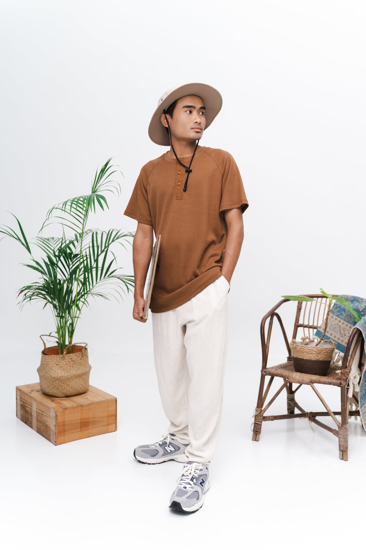Teruna Waffle Men Collar Shirt in Brown (Size S)