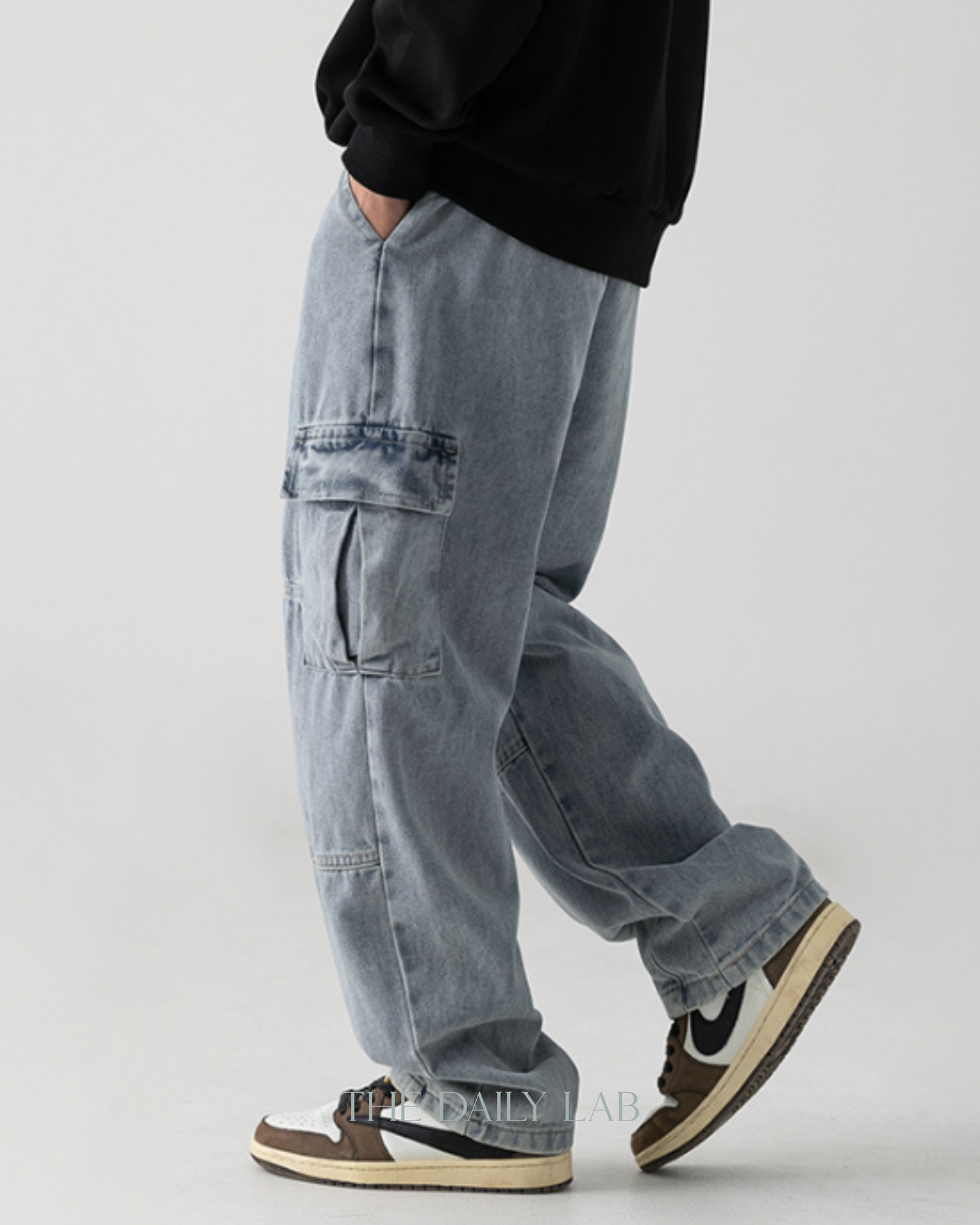 Cargo Pocket Straight-Leg Jeans in Blue